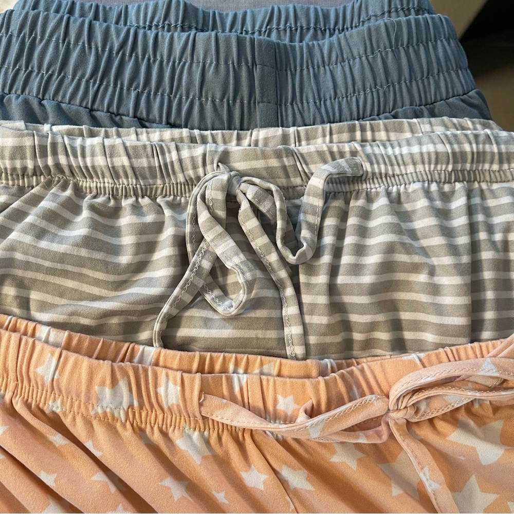 Real Essentials women’s 2x  sleep shorts Set - Blue, Gray strip, Peach stars